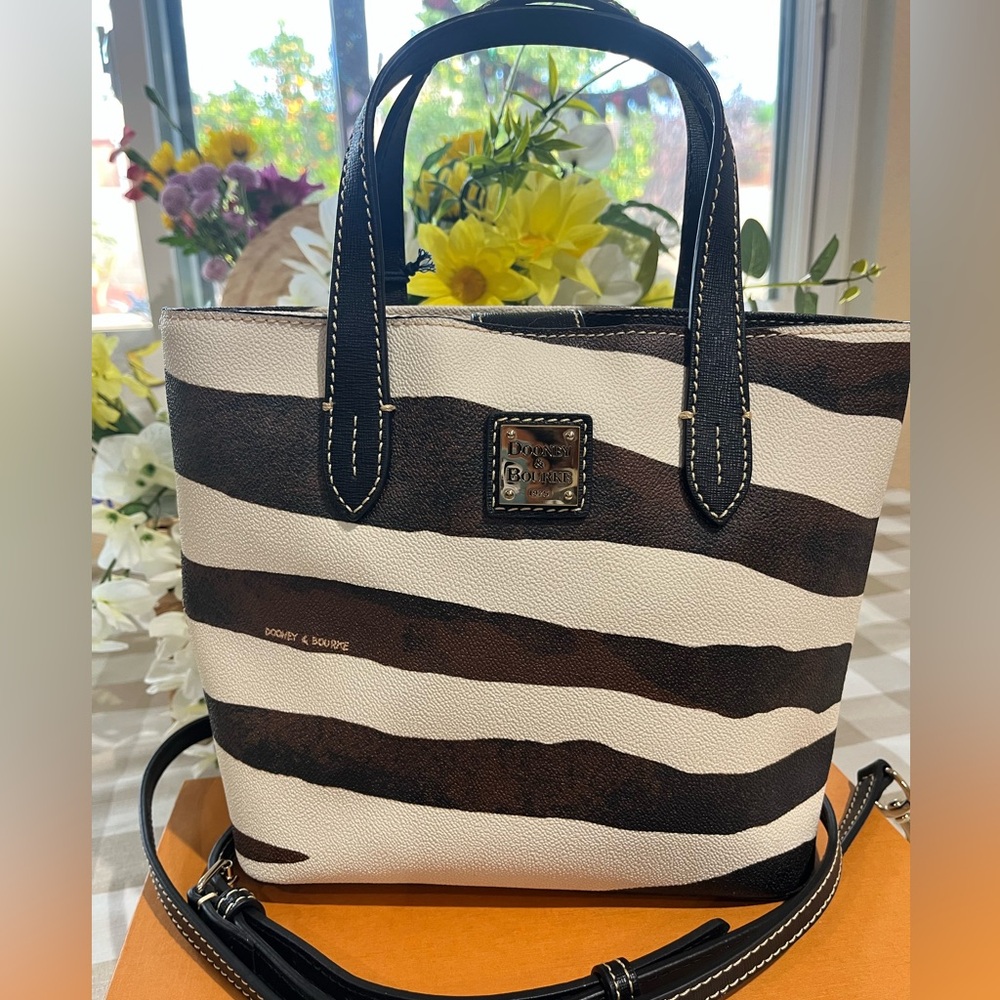 Dooney & Bourke Zebra tote NWT - Picture 2 of 8